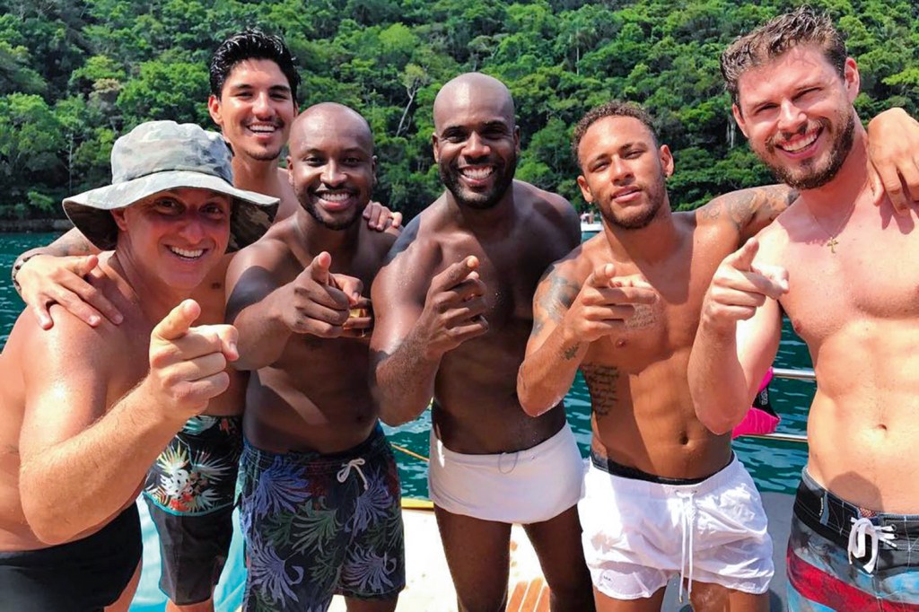 MENOR-THIAGUINHO-AMIGOS-DIRETORIA.jpg CONEXÕES - Com Huck, Medina, Zulu, Neymar e Bruninho: a diretoria