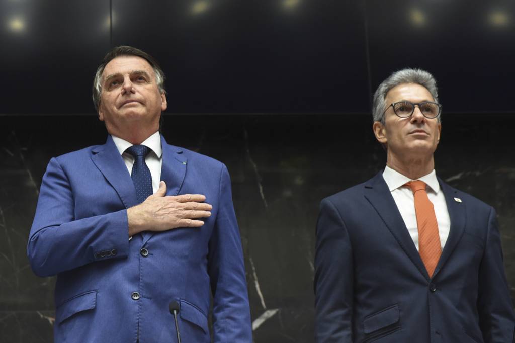 ROMEU-ZEMA-1863839.jpg PERTO, MAS LONGE - Bolsonaro e Zema: evento discreto na concessão de título de cidadão mineiro ao capitão