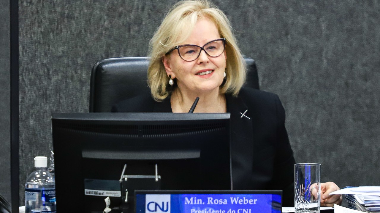 A ministra Rosa Weber preside sessão do CNJ