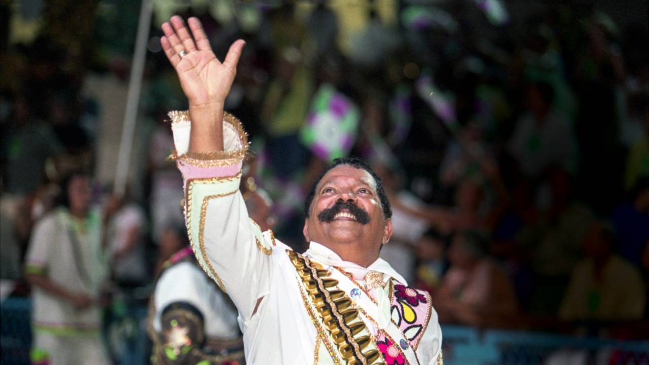 AVENIDA - O carnavalesco Max Lopes: estilo barroco campeão pela Mangueira e Imperatriz Leopoldinense