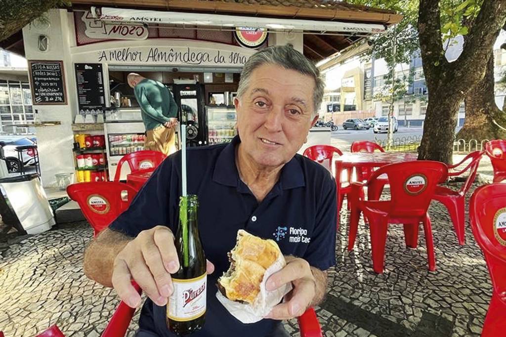 TOPAZIO-NETO.jpg À VONTADE - Topázio Neto: vídeo engraçadinho no restaurante popular