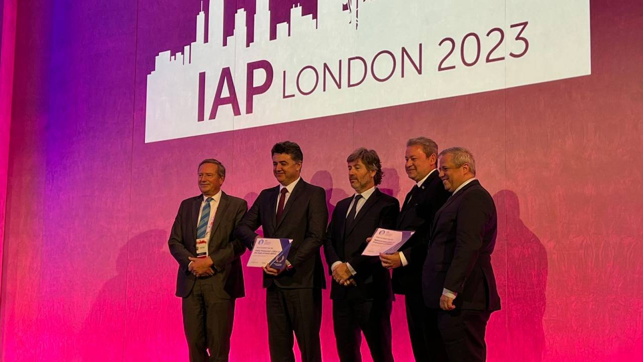 Evento da IAP em que Manoel Murrieta tomou posse como representante da América Latina no conselho do órgão internacional