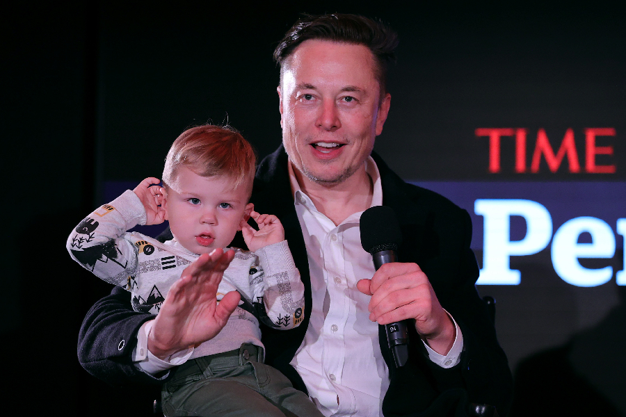 Elon Musk e o filho, X Æ A-12