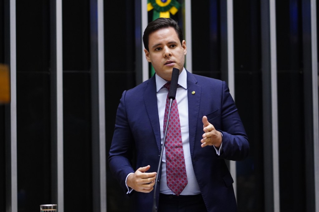 PERSEGUIÇÃO: Justiça do RJ proíbe entrada de deputados Rodrigo