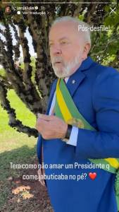 jabuticaba Lula para e come jabuticaba, depois de desfile de 7 de setembro