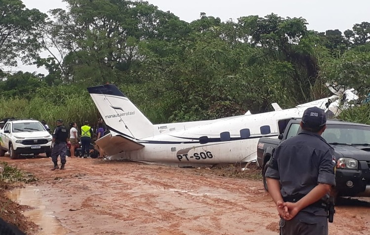 Avião de pequeno porte cai no Amazonas e mata 14