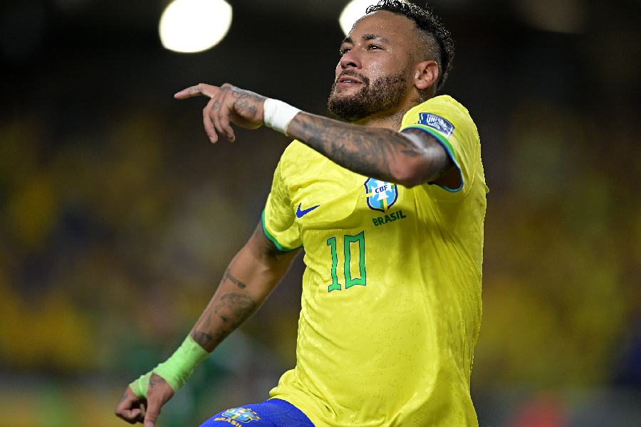 Recorde: Neymar comemora com soco no ar o seu 78º gol pela seleção