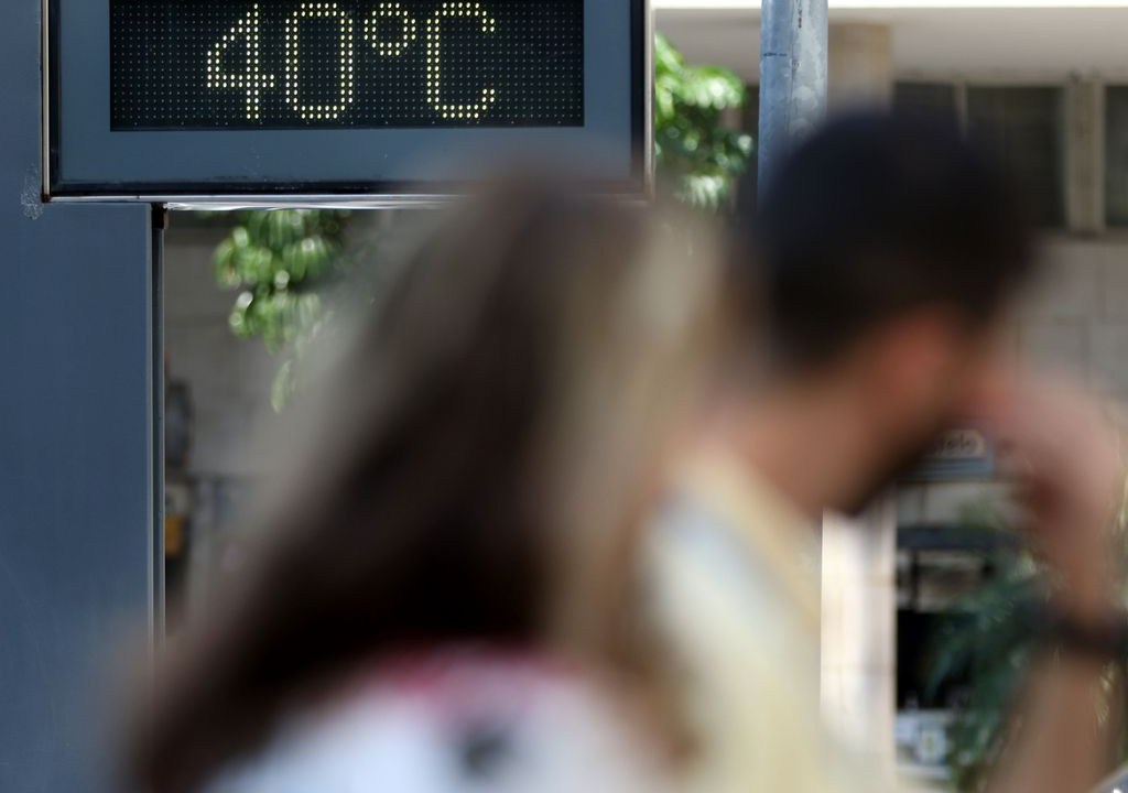 Termômetro, no centro do Rio, chega a marcar 40 graus em meio a forte onda de calor -