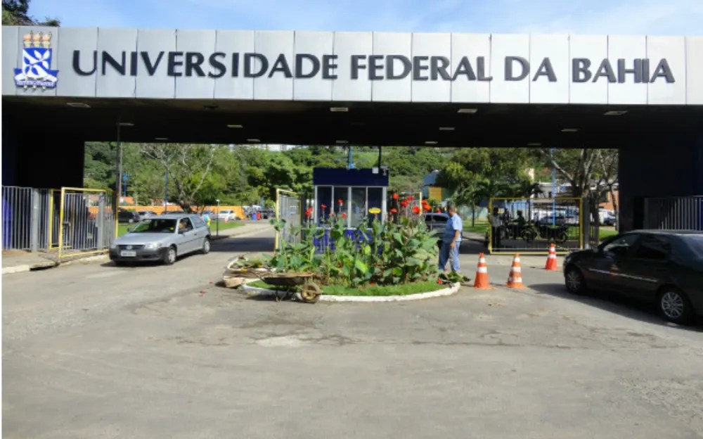 Fachada de um campus da Universidade Federal da Bahia