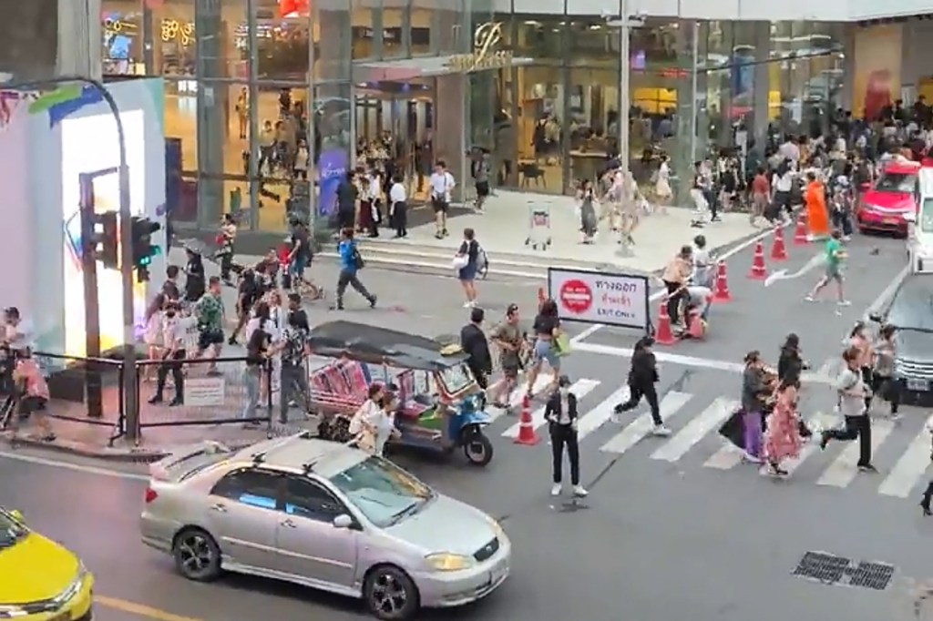 This screengrab from UGC video posted by user @D.weii_ on X, formerly known as Twitter, on October 3, 2023 shows people running out of Siam Paragon shopping centre in Bangkok on October 3, 2023, after a shooting incident in the mall. Three people were killed and four wounded in a shooting at the Bangkok shopping mall on October 3, with the shooter arrested by police. (Photo by Handout / Courtesy of X user @D.weii_ / AFP) / -----EDITORS NOTE --- RESTRICTED TO EDITORIAL USE - MANDATORY CREDIT "AFP PHOTO / Courtesy of X user @D.weii_ " - NO MARKETING - NO ADVERTISING CAMPAIGNS - DISTRIBUTED AS A SERVICE TO CLIENTS