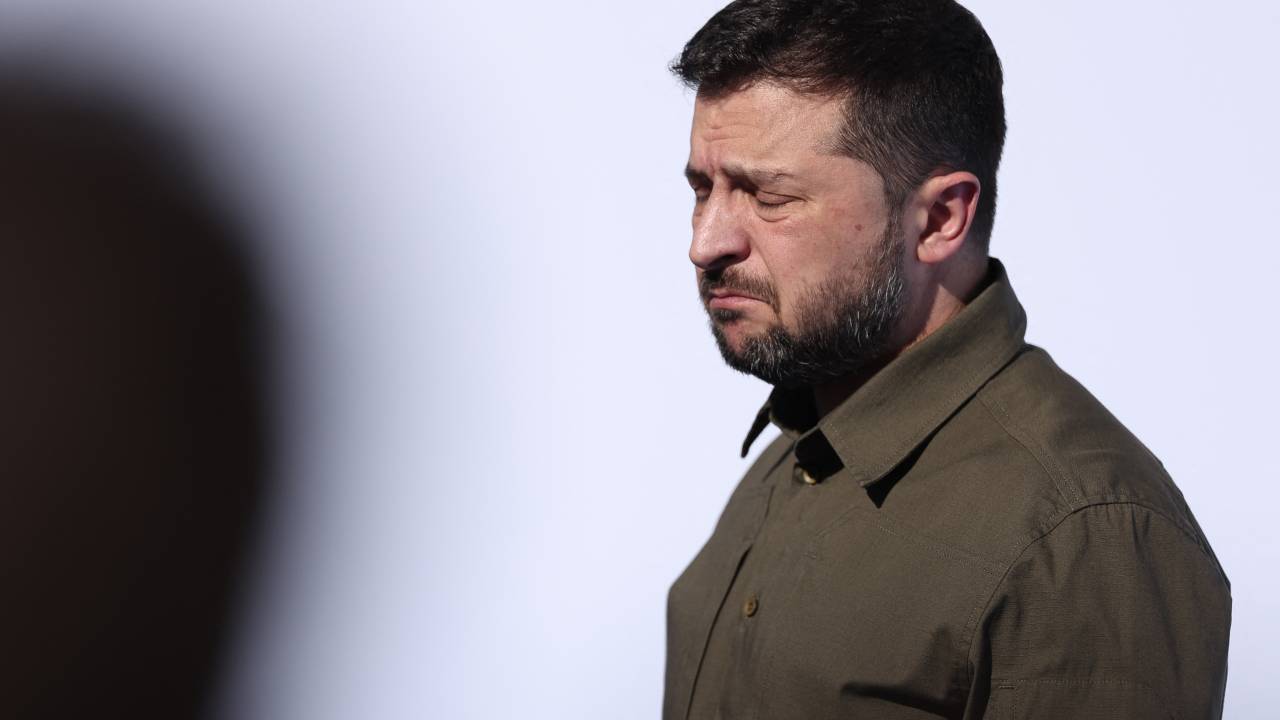 Ukraine's President Volodymyr Zelensky arrives to attend the European Political Community summit at the Palacio de Congreso in Granada, southern Spain on October 5, 2023. Europe's quest to build a common geopolitical purpose brought four dozen of its leaders to Granada, but its credibility suffered a blow when the Azerbaijani president stayed away. (Photo by Thomas COEX / AFP)