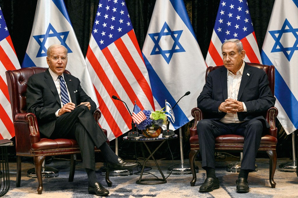PARCERIA - Biden com Netanyahu, em Jerusalém: apoio incondicional