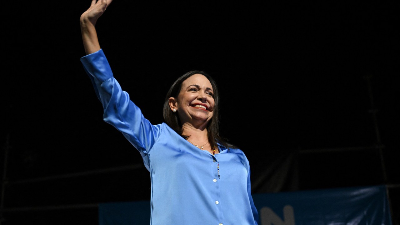 Venezuelan presidential pre-candidate for the opposition Vente Venezuela party, Maria Corina Machado (C) celebrates the results of the opposition's primary elections at her party headquarters in Caracas on October 22, 2023. Venezuela's opposition is voting in primaries that will select a candidate to face President Nicolas Maduro in the elections next year. (Photo by Federico PARRA / AFP)