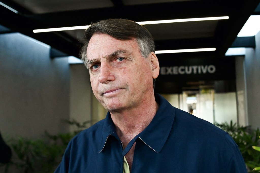 MÁGOA - Bolsonaro: aliados próximos mandam recados para os “gafanhotos”