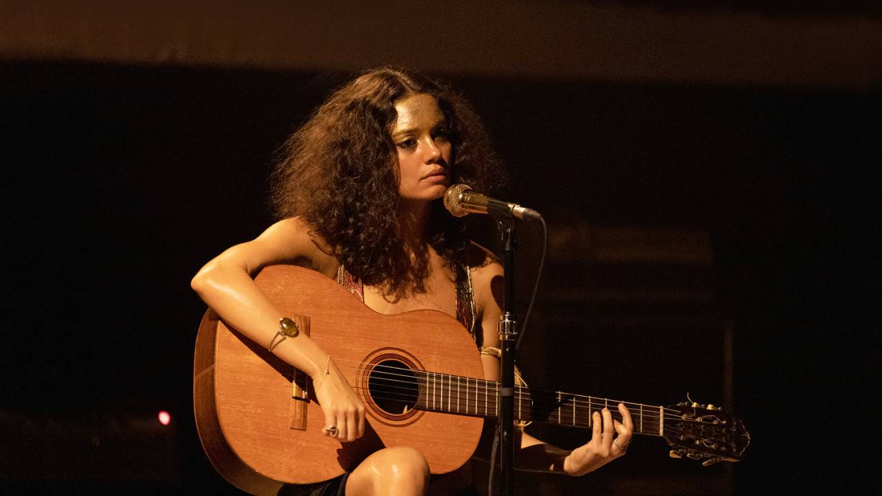 RECRIAÇÃO - Sophie Charlotte como Gal: a atriz mimetiza cantora na juventude e até exibe seu gogó em algumas cenas