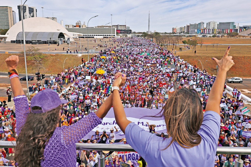 ESTILO - Janja, na Marcha das Margaridas, em agosto, em Brasília, com a agricultora familiar Mazé Morais: “Sempre sonhei estar aqui”