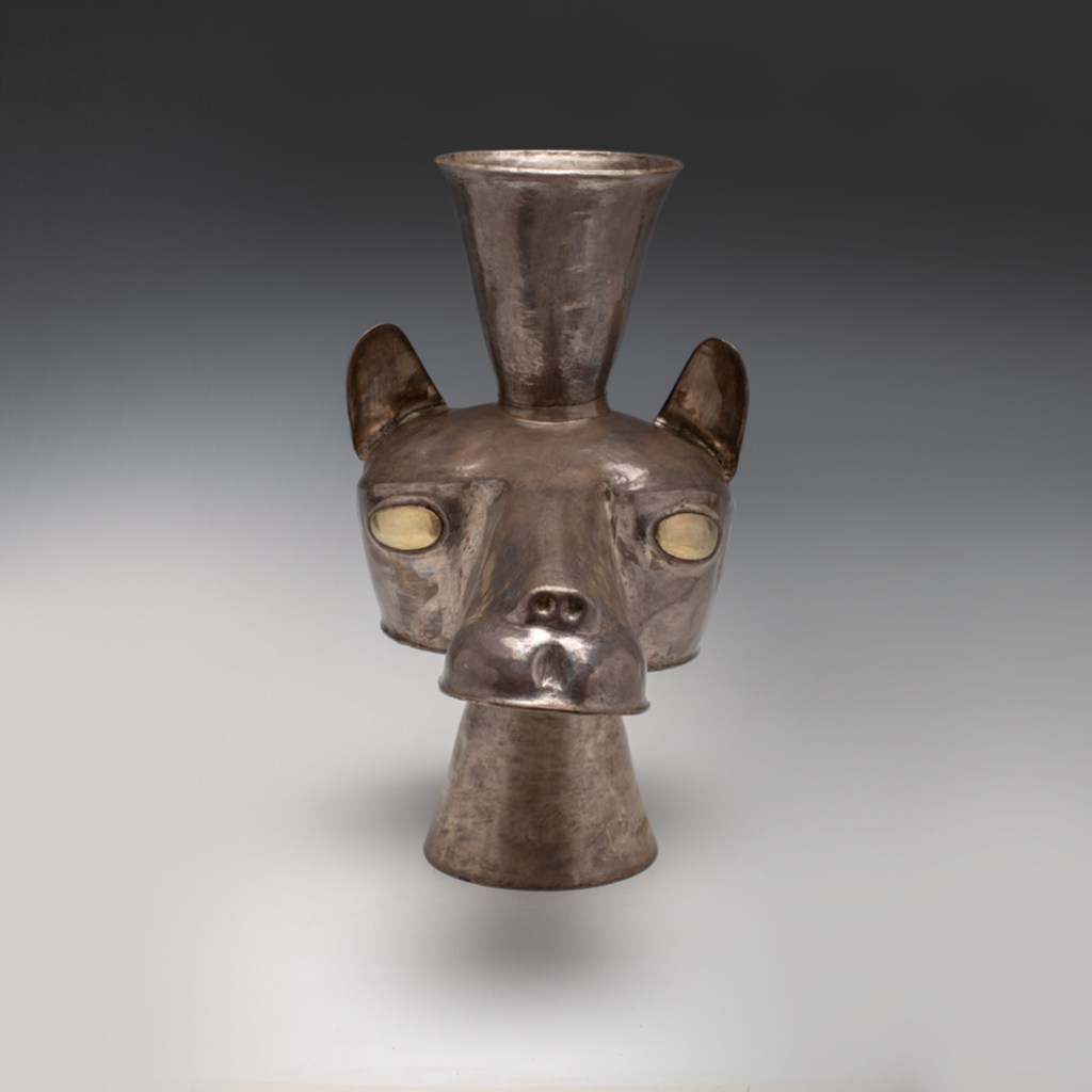 À MODA ANDINA - Taça de prata com cabeça de lhama ou alpaca: rituais