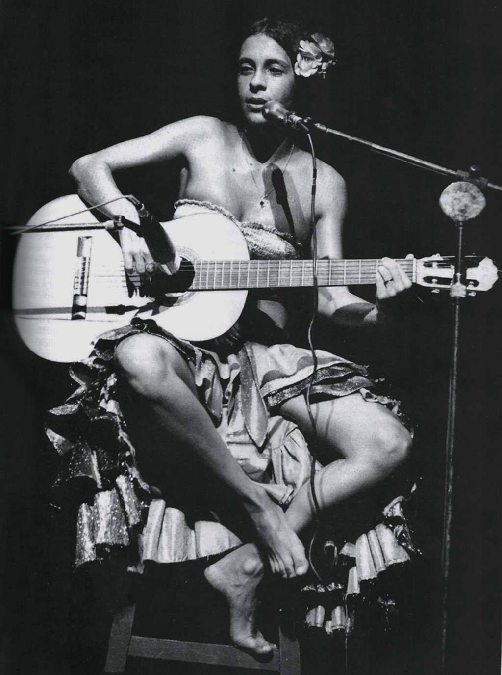 OUSADIA - Gal na famosa imagem dos anos 70: ela usou o corpo como bandeira
