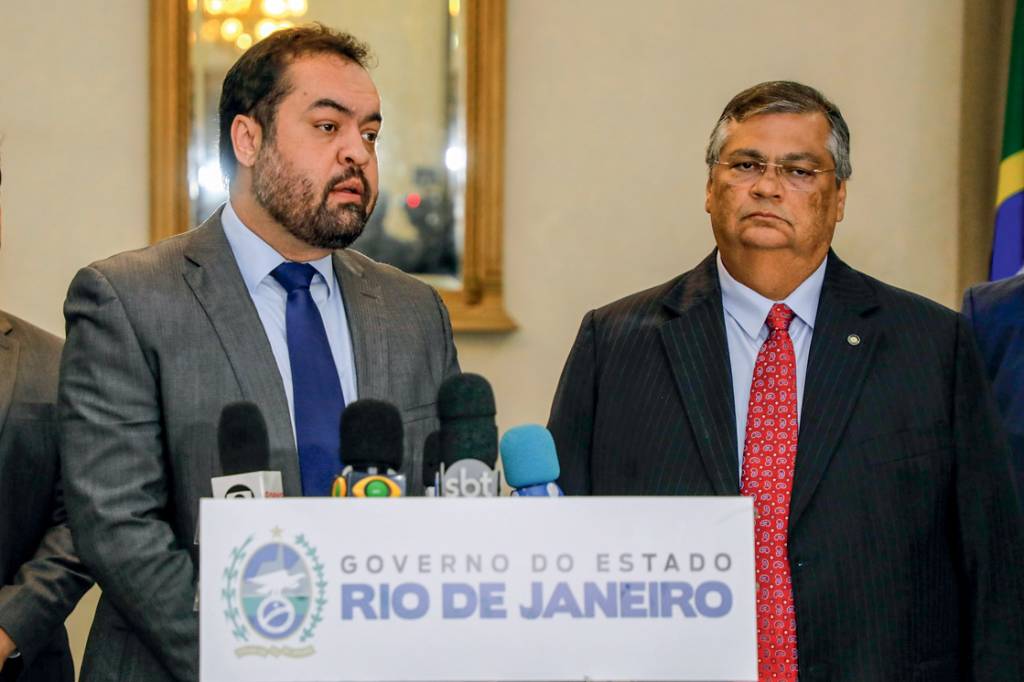 2 (cortar o carinha da esquerda) 53264277122_ebd8cc0079_o.jpg 2 (cortar o carinha da esquerda) 53264277122_ebd8cc0079_o.jpg