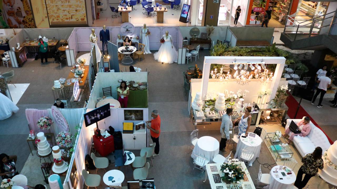 ANIMADO - Shopping no Rio: o setor de serviços, o que mais abriu vagas, deve contratar reforços para o fim de ano