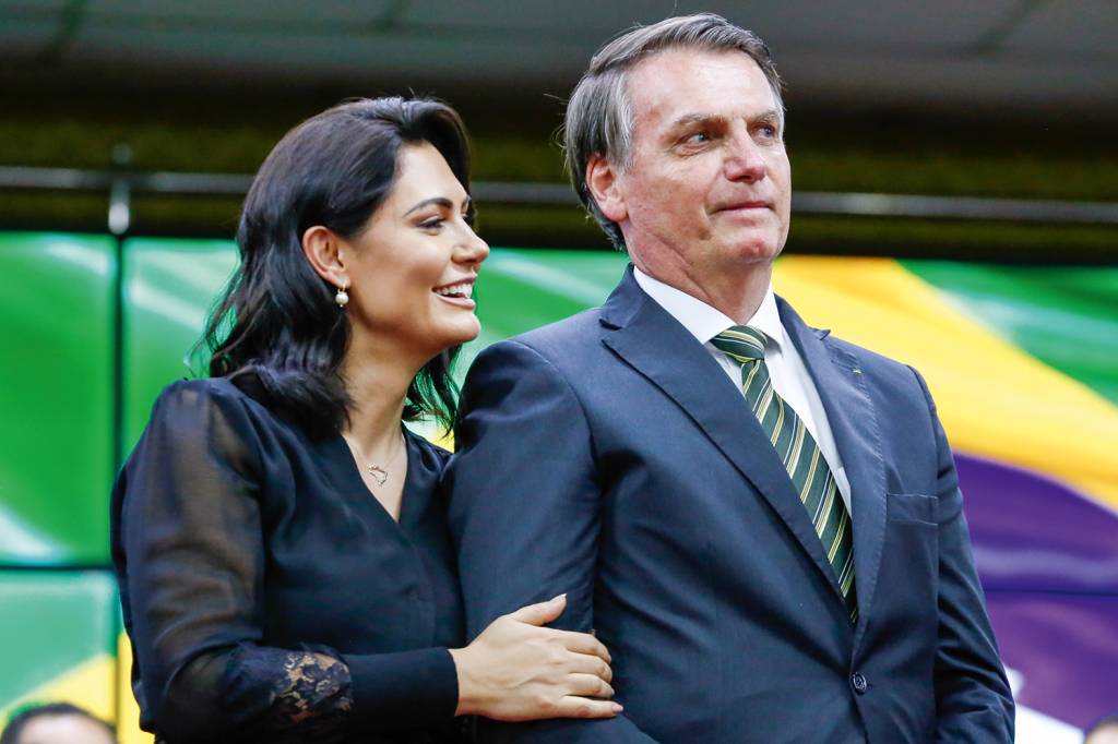 Bolsonaro pede indenização a Lula por declarações sobre móveis do Alvorada