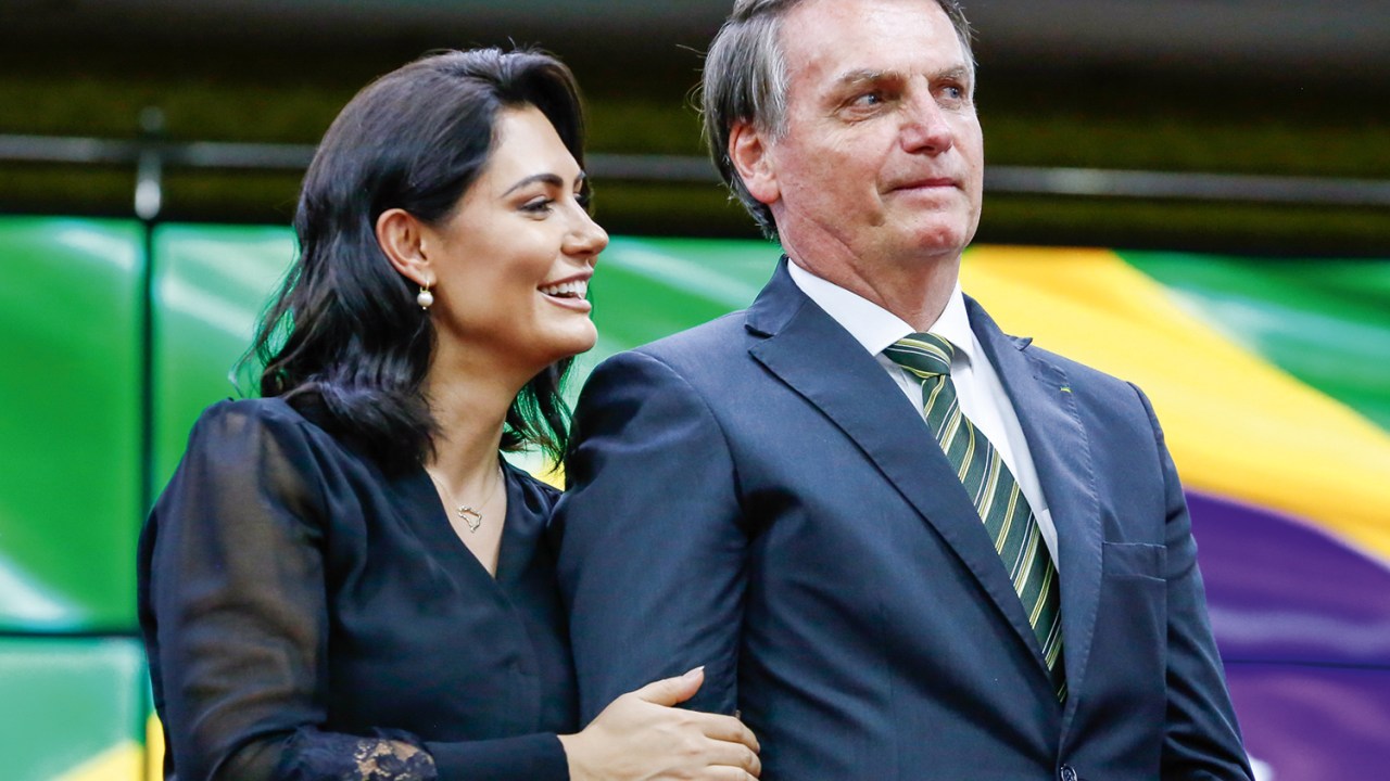 INICIAÇÃO - Michelle e Bolsonaro: mergulho na política após fim do mandato