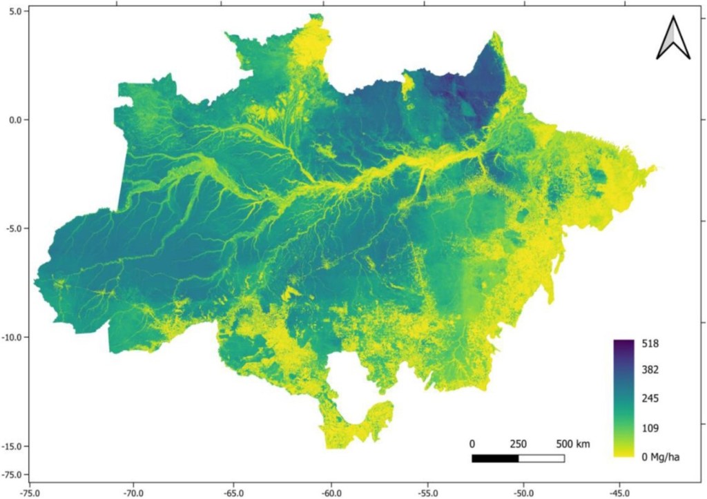 Distribuição da biomassa situada acima do solo na Amazônia, em toneladas por hectare. Note-se a concentração relativamente mais baixa ao longo dos rios e riachos, cercados por vegetação ripária