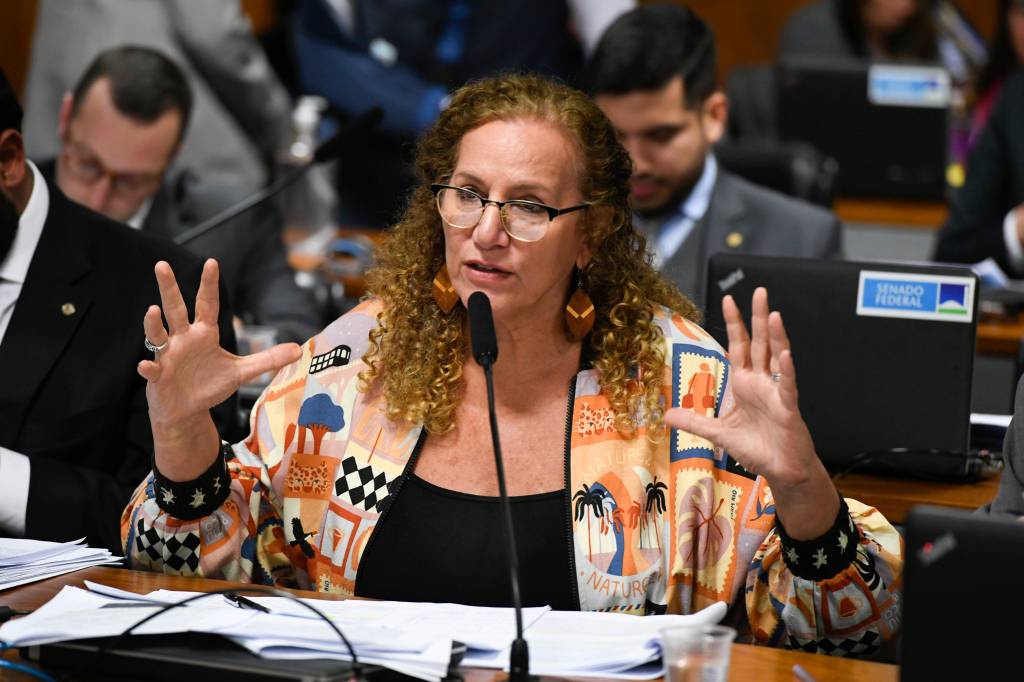 Relatório da oposição na CPMI é ‘voto ideológico pró-golpe’, diz Jandira