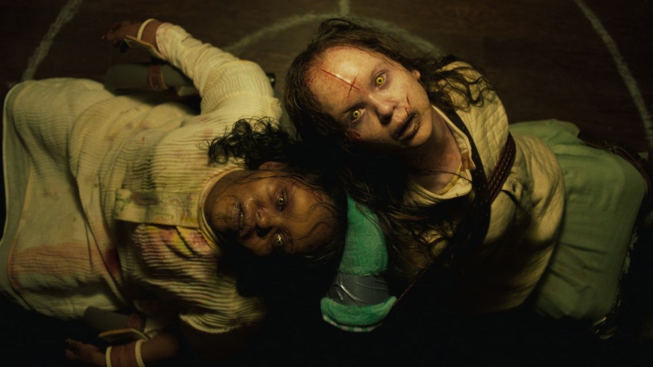 As pré-adolescentes Angela (Lydia Jewett) e Katherine (Olivia O’Neill) são as possuídas da vez em 'O Exorcista: O Devoto'
