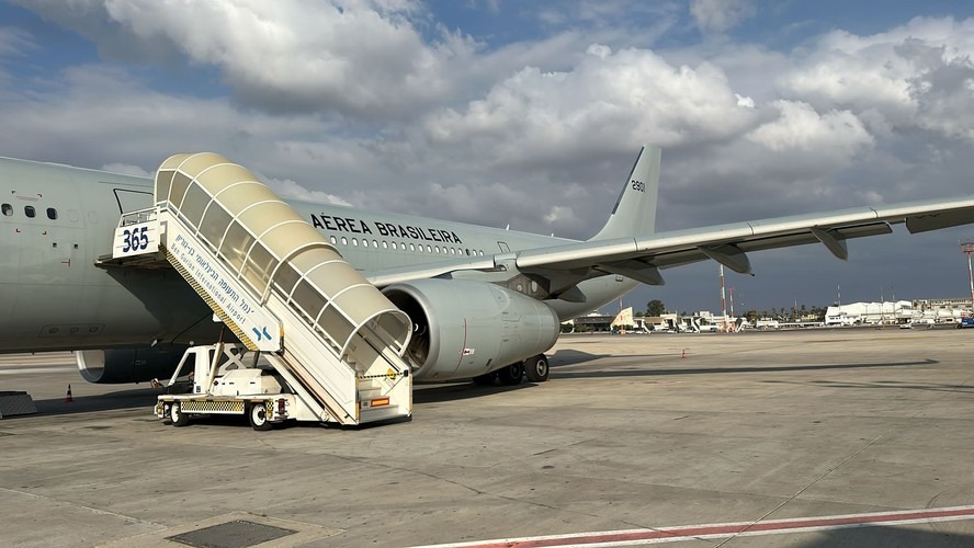 Primeiro avião da FAB decola de Tel Aviv, e governo indica que quase 1000 pessoas possam ser repatriadas de Israel para o Brasil nesta semana. 10/10/2023 -