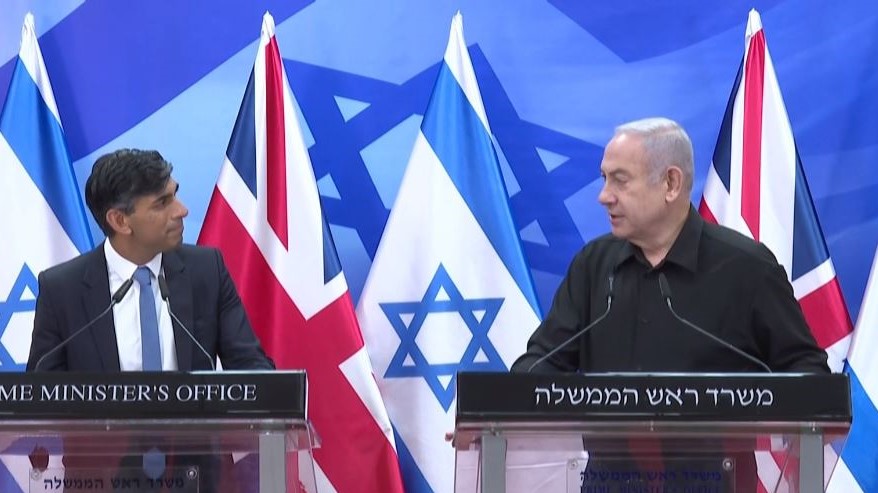 O primeiro-ministro britânico, Rishi Sunak (esq.), e o premiê israelense, Benjamin Netanyahu. 19/10/2023 -