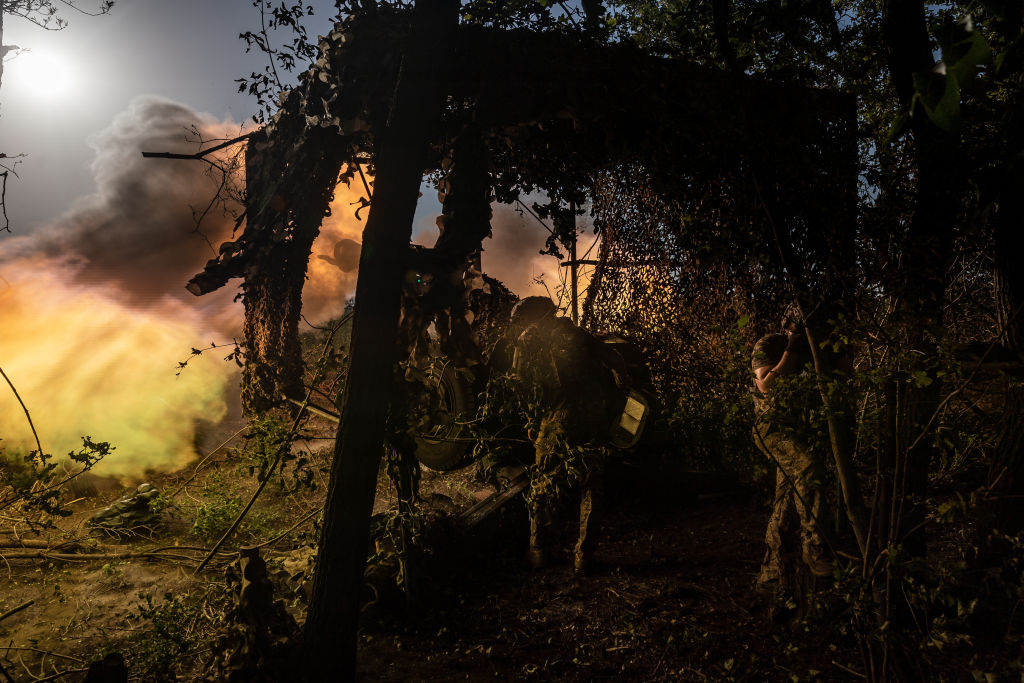 DONETSK OBLAST, UKRAINE - JULY 27: Ukrainian soldiers fire artillery on Russian positions on the frontline in the city of Avdiivka, Donetsk Oblast, Ukraine on July 27, 2023 amid Russia-Ukraine war. (Photo by Diego Herrera Carcedo/Anadolu Agency via Getty Images)