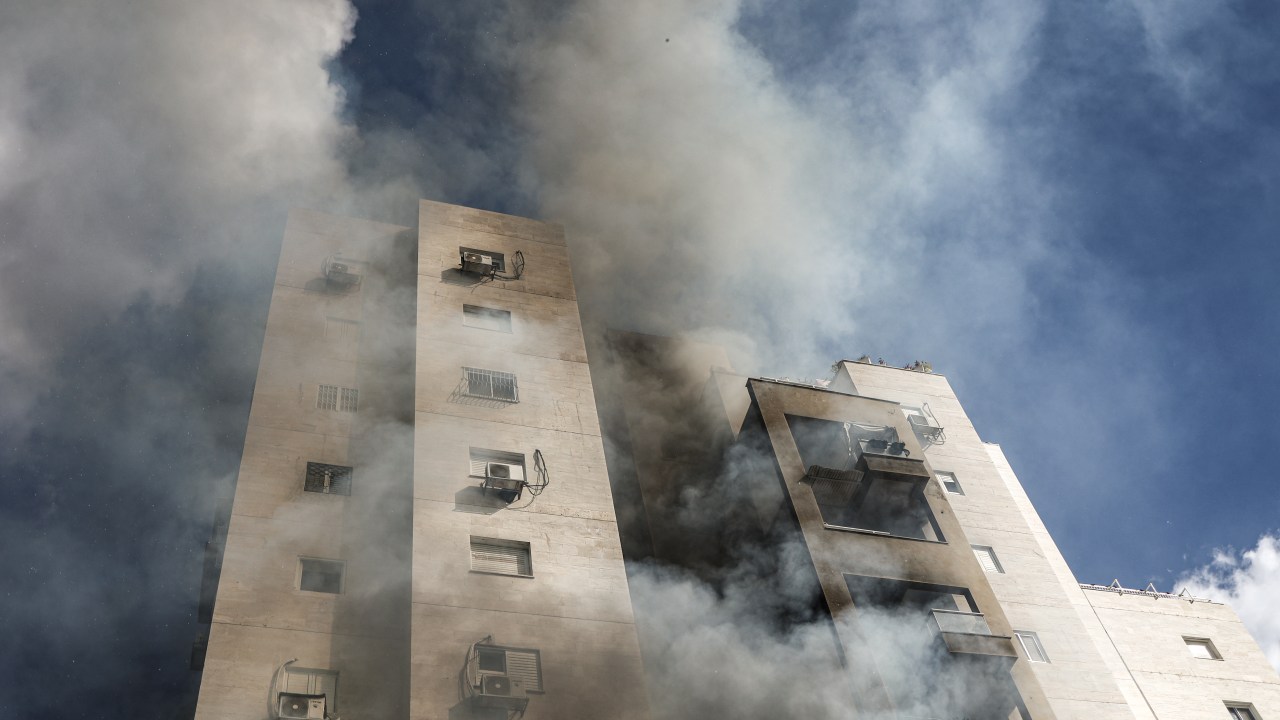 Prédio residencial após ataque do Hamas a Israel (07/10/2023)