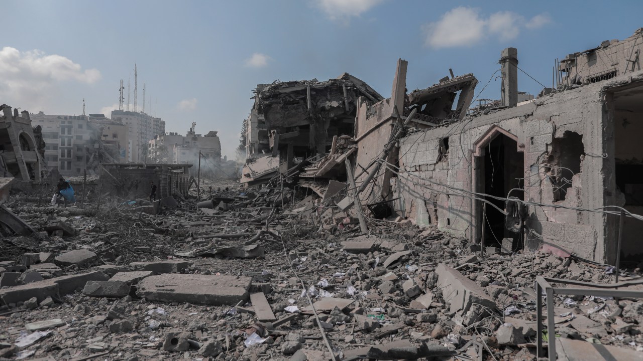 Cidade de Gaza destruída após bombardeio de Israel (12/10/2023)