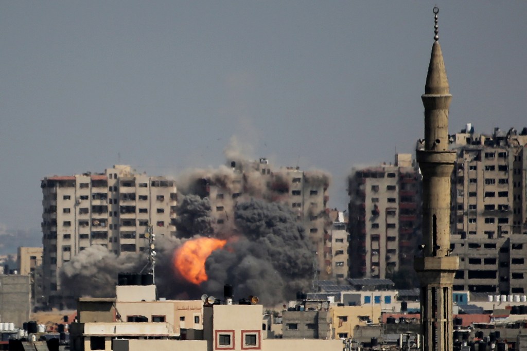Ao menos 2.200 pessoas foram mortas desde o início do conflito entre Israel e Hamas. 12/10/2023