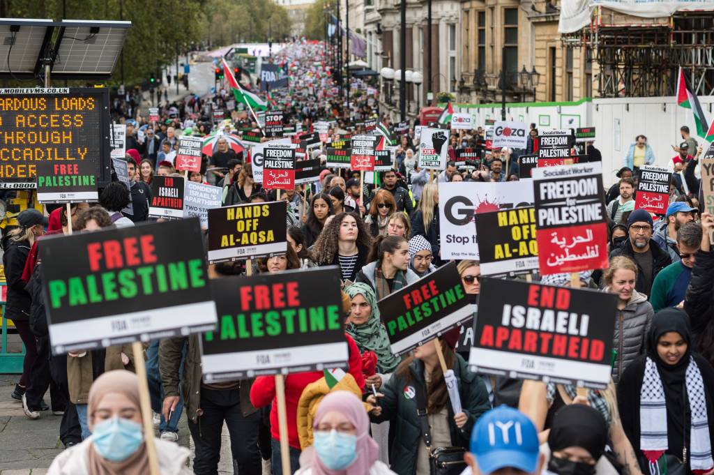 ‘From river to sea’: Thousands attend latest pro-Palestine rally in London .