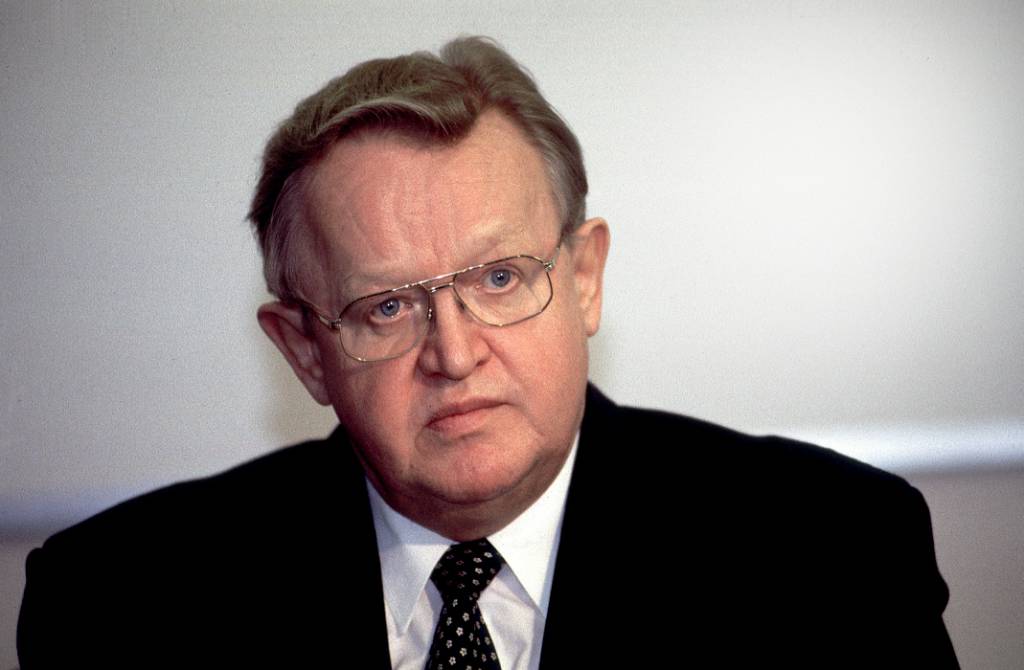 Martti Ahtisaari – President of Finland CONVERSA BOA - Martti Ahtisaari: mediador finlandês que ajudou a desarmar o grupo terrorista IRA