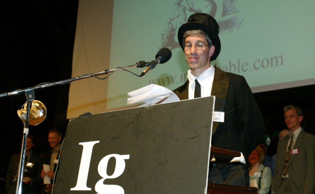 Marc Abrahams, na cerimônia de premiação do IgNobel em 2003