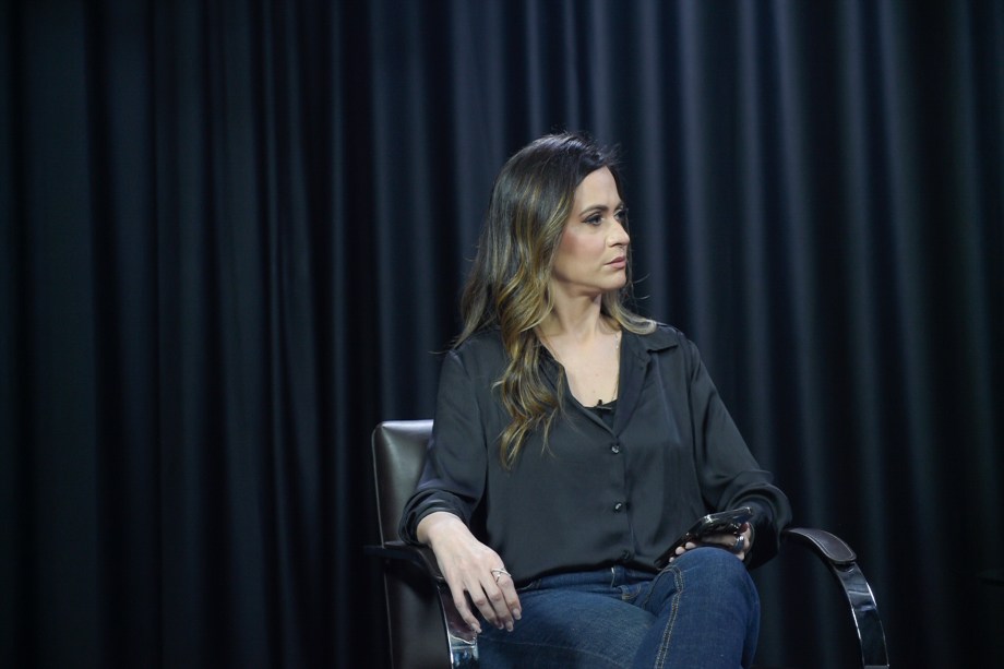 A jornalista e apresentadora Marcela Rahal no programa "Amarelas On Air", de Veja