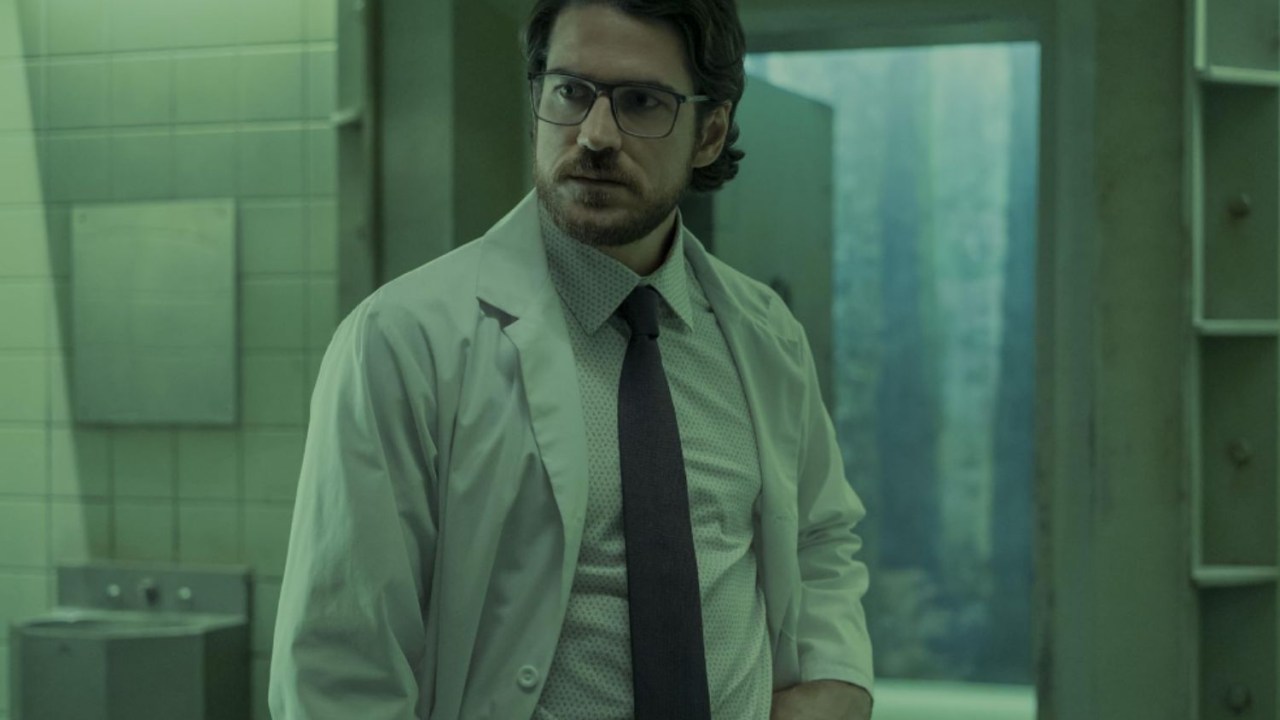 Marco Pigossi como Dr. Cardosa em 'Gen V', série do Prime Video