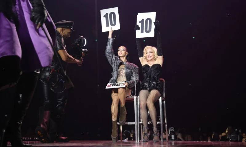 Madonna traz os icônicos corsets de volta em sua nova turnê (Getty Images)