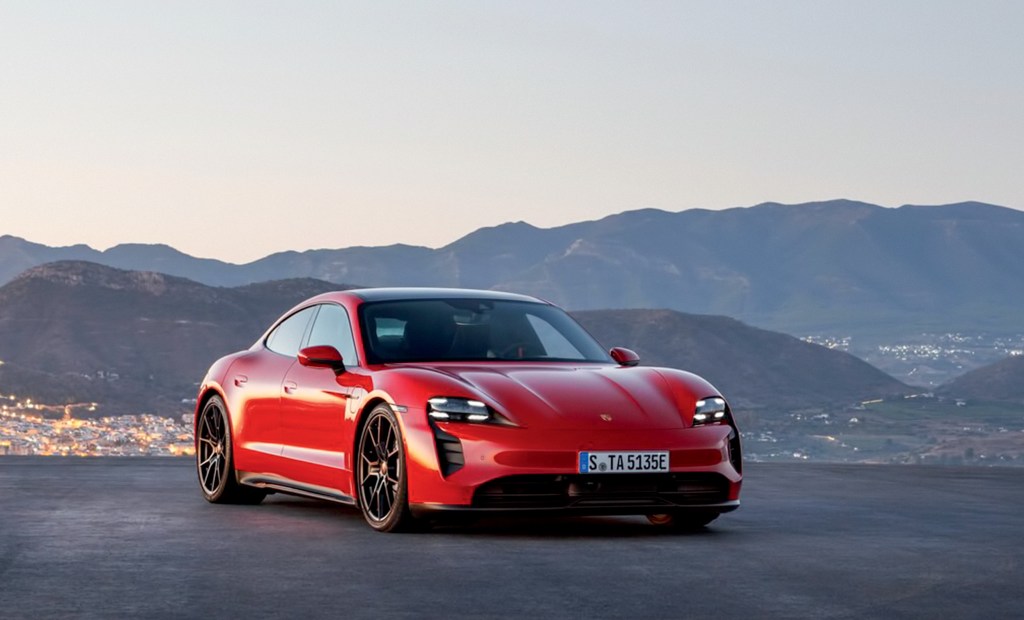TAYCAN GTS - Reconhecida pelo ruído indistinto, a Porsche tem criado simulações realistas -819. 000 reais