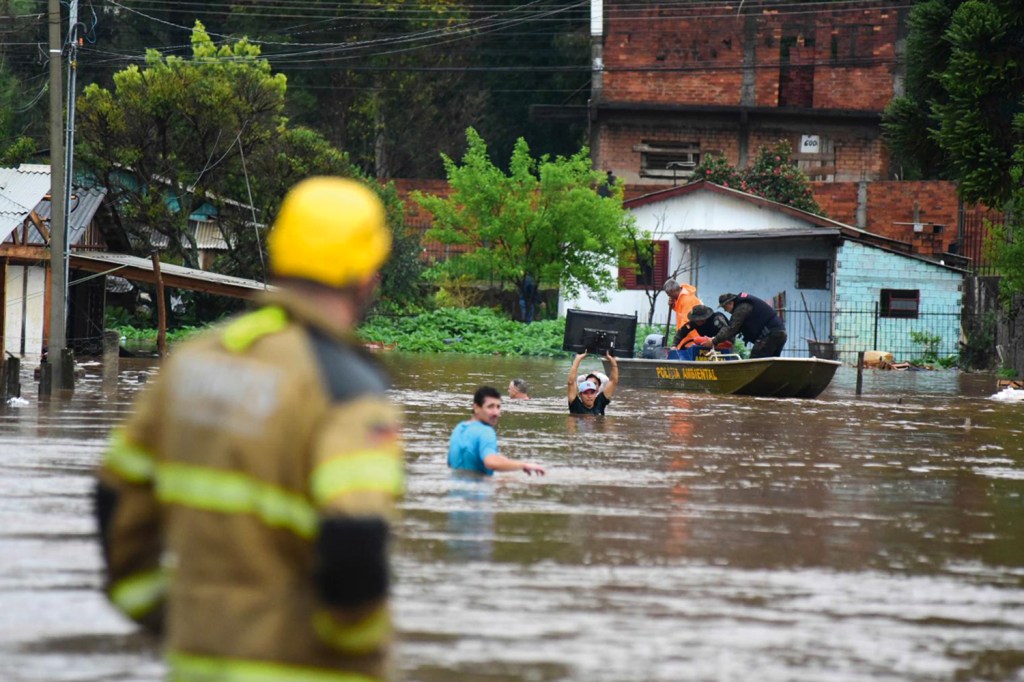 TRAGÉDIA - Enchente no Sul: imagem desgastada, segundo pesquisas