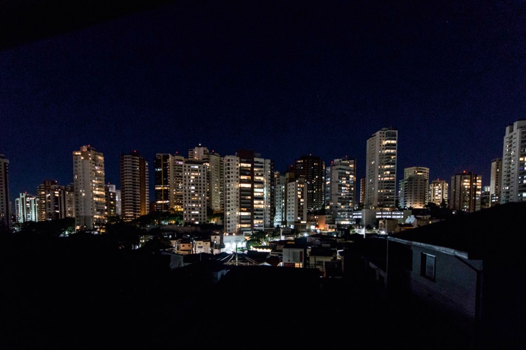 CAOS - São Paulo à noite: em alguns lugares, a luz demorou seis dias para voltar