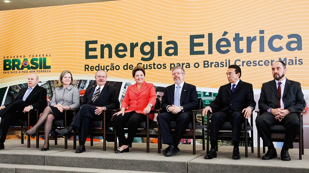 DESASTRE - Dilma Rousseff: redução da conta de luz anunciada no final de 2012 virou um “tarifaço” nos anos seguintes