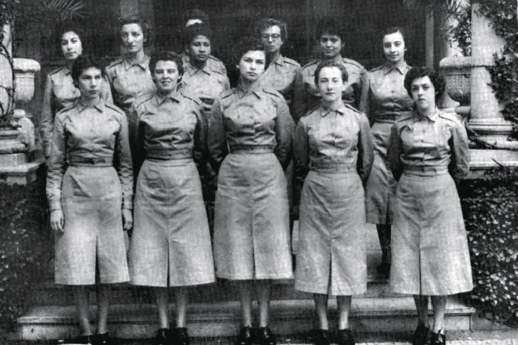 PIONEIRAS - Policiais de SP em 1955: a primeira turma feminina do Brasil