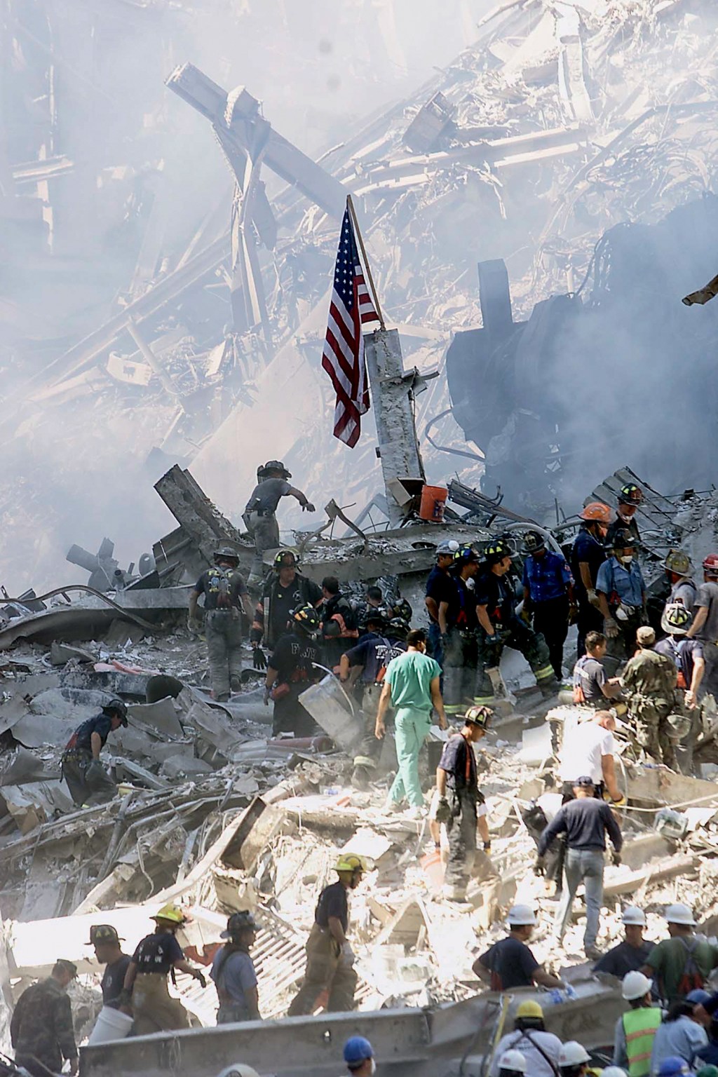 TERROR - Ruínas do World Trade Center: civis chacinados em plena Nova York