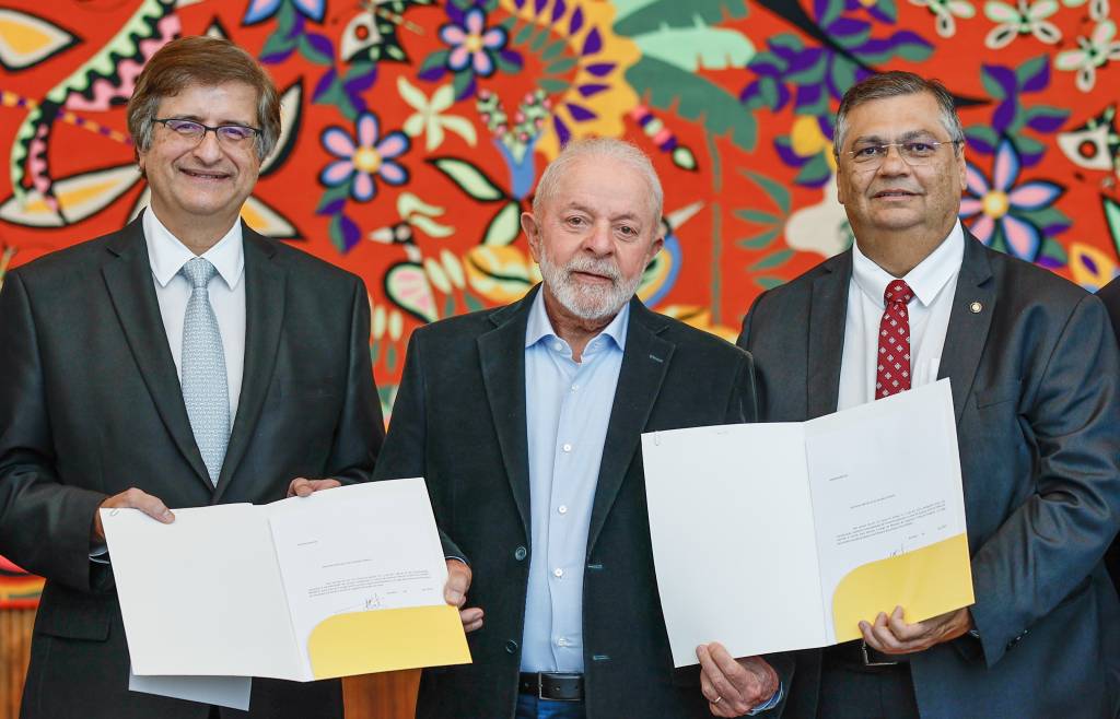 Lula descumpre promessa e ignora lista tríplice para a PGR