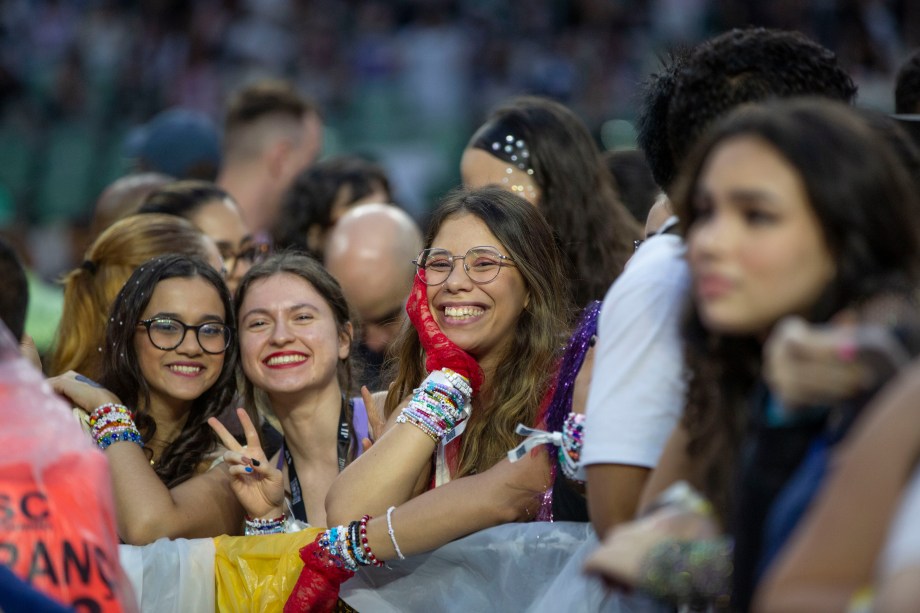 Público do primeiro show de Taylor Swift em São Paulo, na sexta-feira, 24