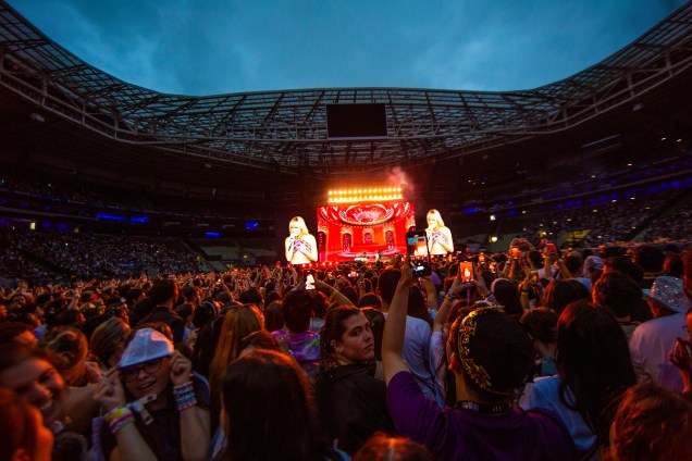 Público do primeiro show de Taylor Swift em São Paulo, na sexta-feira, 24